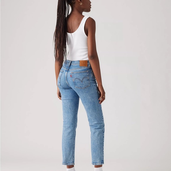 Levi's Wedgie Fit Straight Women's Jeans - Picture 2 of 8